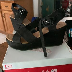 American Eagle by Payless Black Platform Wedges Size 9